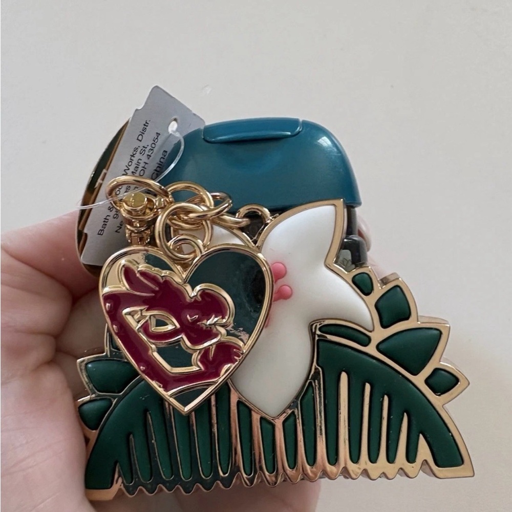 Mulan Hamd Sanitizer Holder